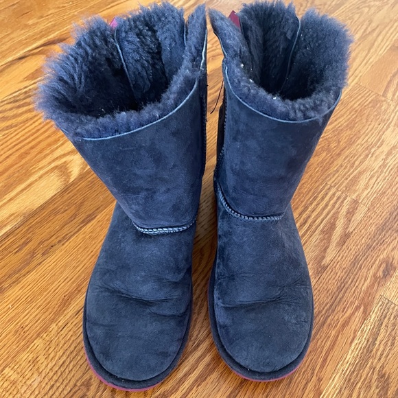 Girls UGG Boots Purple with Bailey Bows in the back, Size 4 - Picture 1 of 4